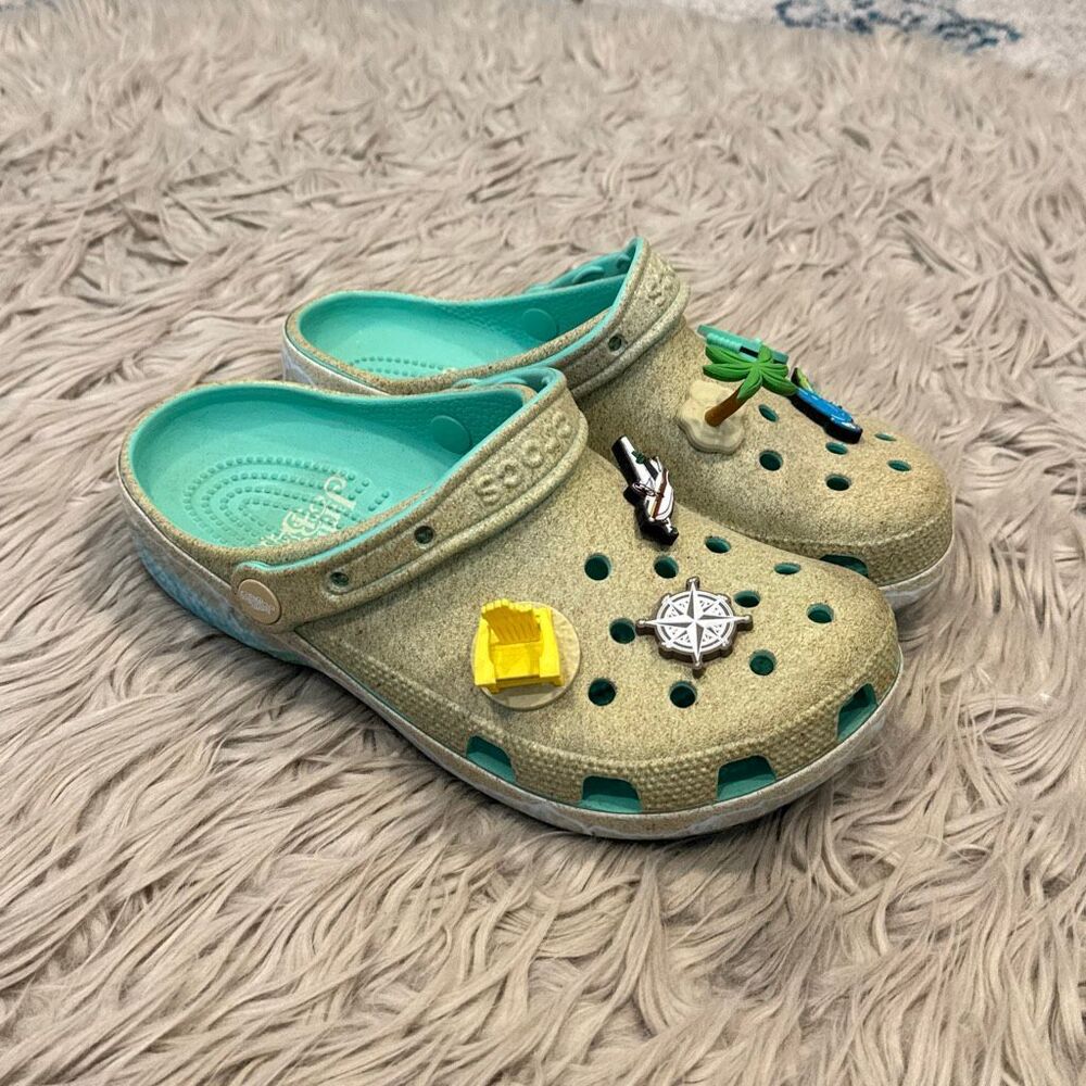 Jimmy Buffet Margaritaville Crocs size 6/8